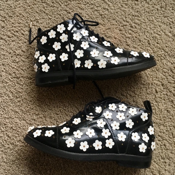 Isa Tapia Leather Winston Floral Ankle Boot - Picture 4 of 7